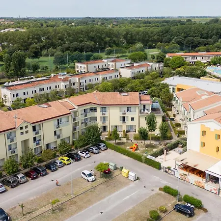 Robinia/pinetine Lido Altanea شقة *