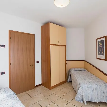 Robinia/pinetine Lido Altanea Apartment Caorle