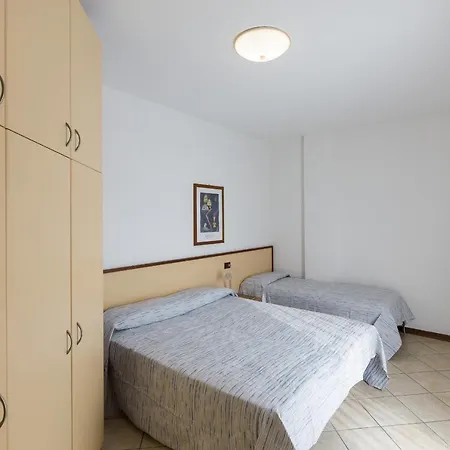 Robinia/pinetine Lido Altanea