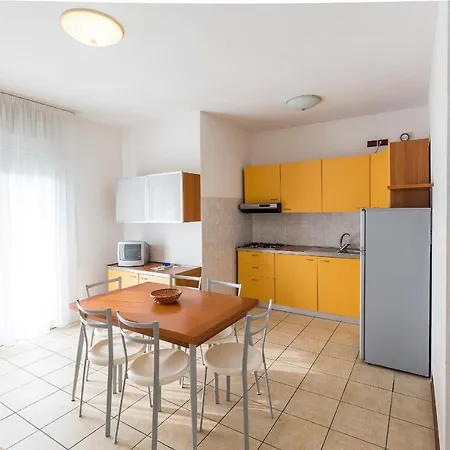 Robinia/pinetine Lido Altanea Apartman