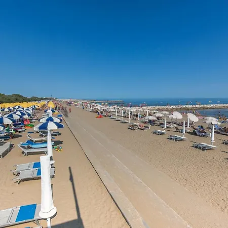 Robinia/pinetine Lido Altanea