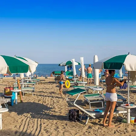 아파트 Robinia/pinetine Lido Altanea 카오를레