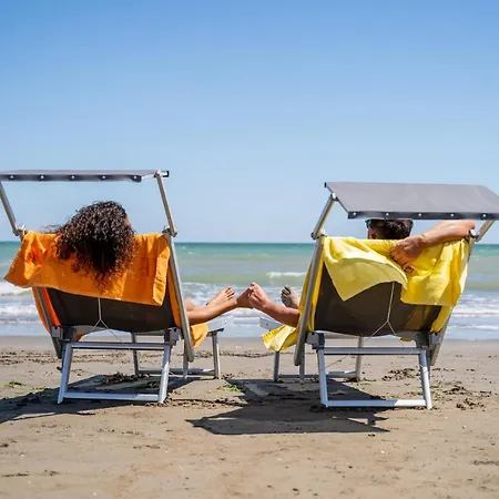 아파트 Robinia/pinetine Lido Altanea 카오를레