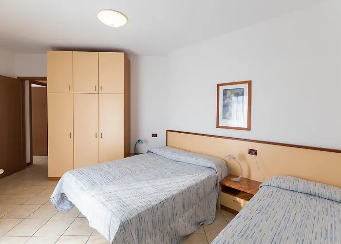 Robinia/pinetine Lido Altanea * Caorle