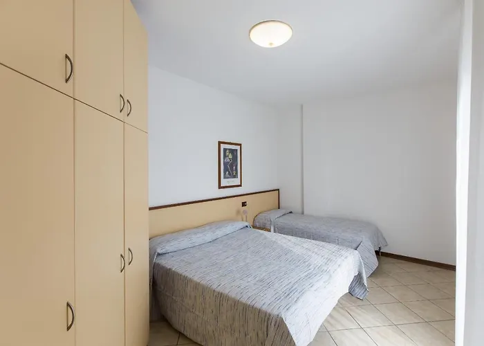 Robinia/pinetine Lido Altanea