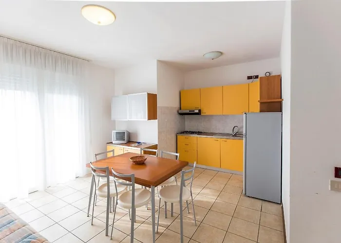 Robinia/pinetine Lido Altanea Apartamento